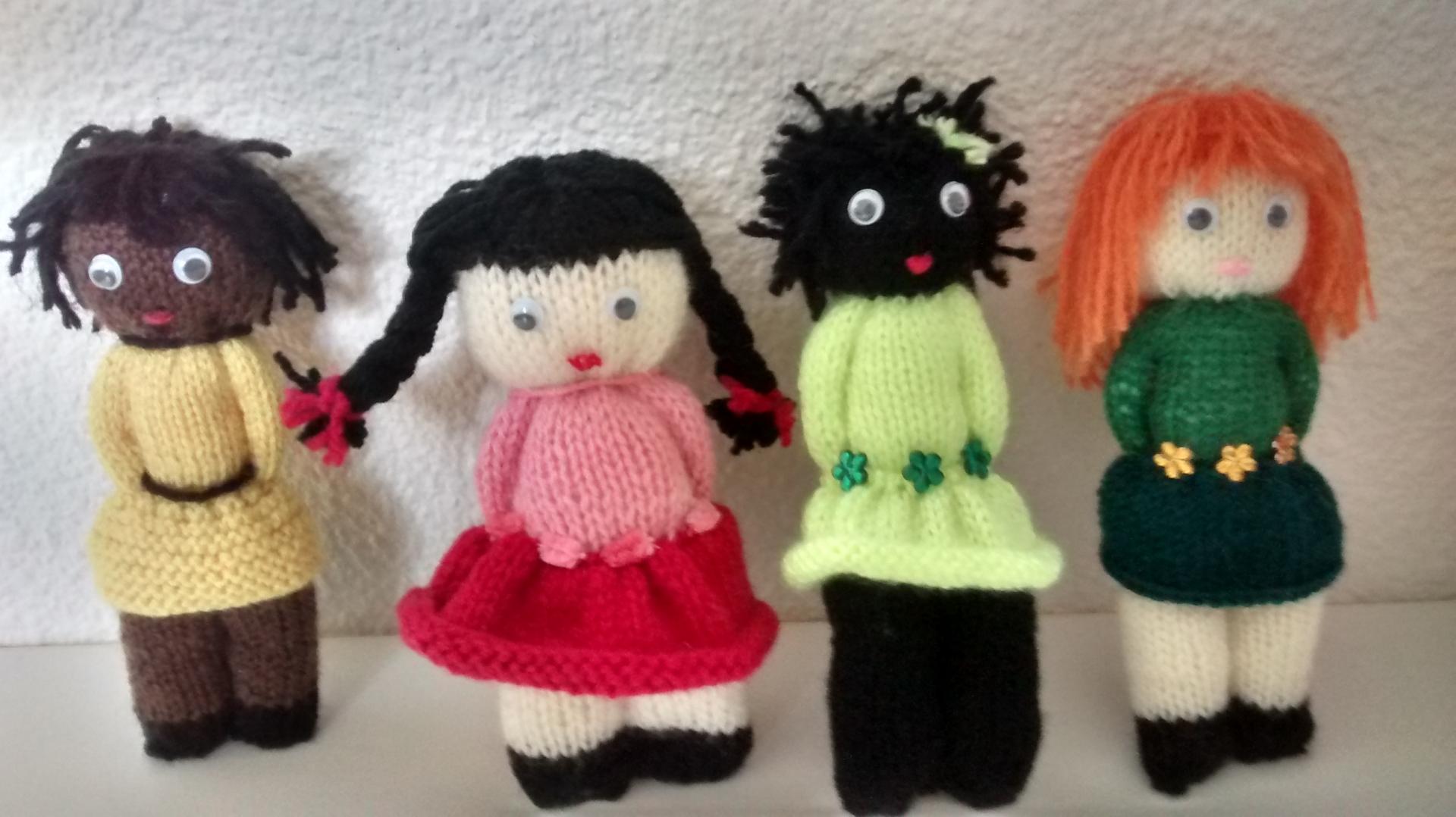 atelier tricot de jolies petites poupées